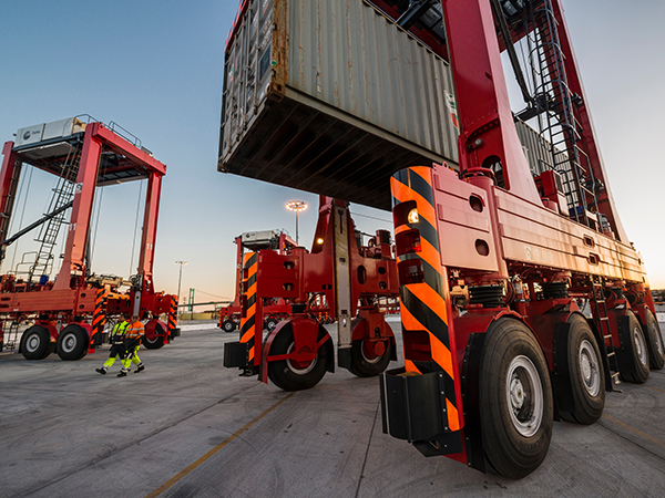 液壓輪胎起重機(jī)