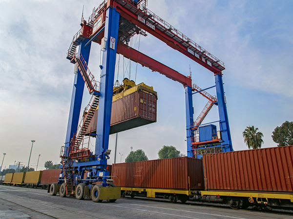 輪胎式集裝箱門式起重機(jī)